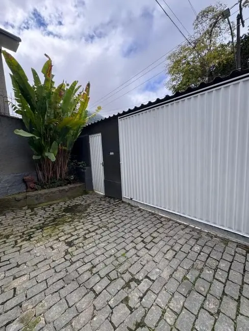 Casa com 3 quartos à venda, 350m2 em Castelanea, Petropolis - RJ - imagem 2 Foto 2 de Casa com 3 quartos à venda, 350m2 em Castelanea, Petropolis - RJ