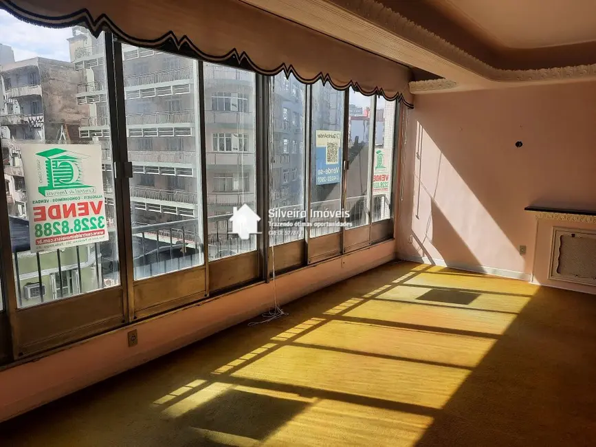 Apartamento com 3 quartos à venda, 172m2 em Centro Histórico, Porto Alegre - RS - imagem 1 Foto 1 de Apartamento com 3 quartos à venda, 172m2 em Centro Histórico, Porto Alegre - RS