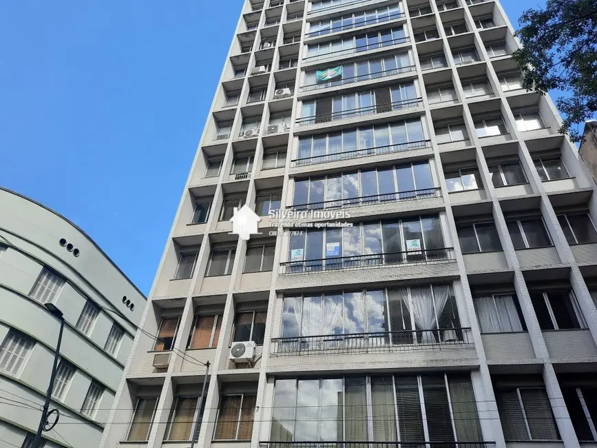Apartamento com 3 quartos à venda, 172m2 em Centro Histórico, Porto Alegre - RS - imagem 3 Foto 3 de Apartamento com 3 quartos à venda, 172m2 em Centro Histórico, Porto Alegre - RS
