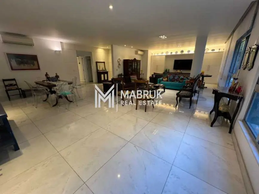Apartamento com 4 quartos à venda, 261m2 em Rio De Janeiro - RJ - imagem 9 Foto 9 de Apartamento com 4 quartos à venda, 261m2 em Rio De Janeiro - RJ