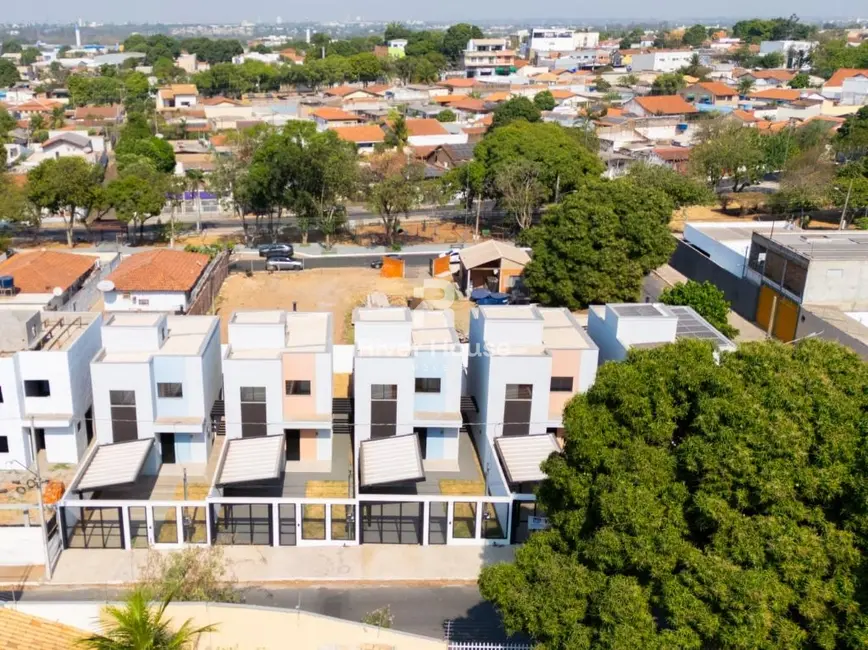 Sobrado com 3 quartos à venda, 120m2 em Jardim Tropical, Cuiaba - MT - imagem 3 Foto 3 de Sobrado com 3 quartos à venda, 120m2 em Jardim Tropical, Cuiaba - MT