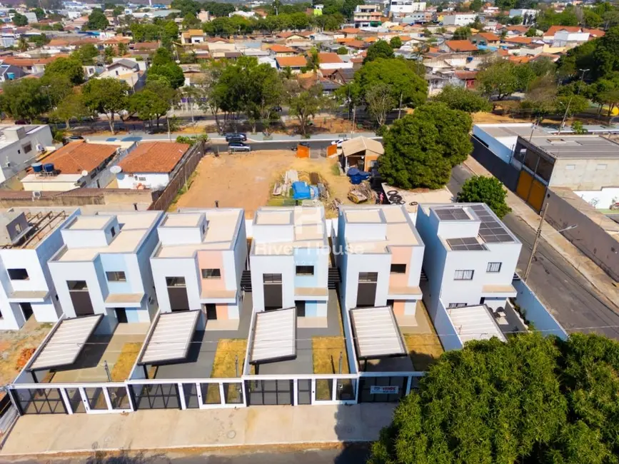 Sobrado com 3 quartos à venda, 120m2 em Jardim Tropical, Cuiaba - MT - imagem 2 Foto 2 de Sobrado com 3 quartos à venda, 120m2 em Jardim Tropical, Cuiaba - MT