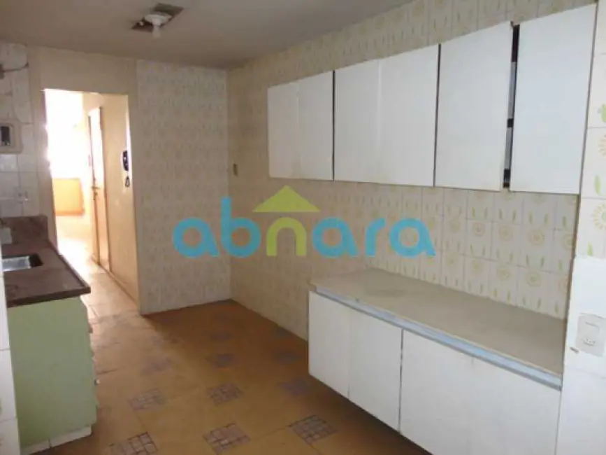 Apartamento com 3 quartos à venda, 250m2 em Rio De Janeiro - RJ - imagem 3 Foto 3 de Apartamento com 3 quartos à venda, 250m2 em Rio De Janeiro - RJ