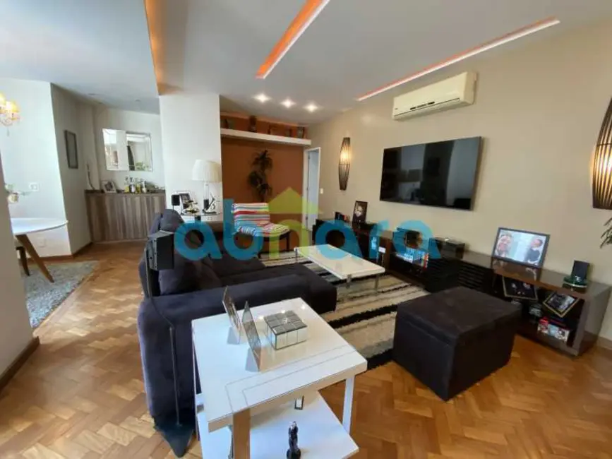 Foto 2 de Apartamento com 3 quartos à venda, 220m2 em Rio De Janeiro - RJ