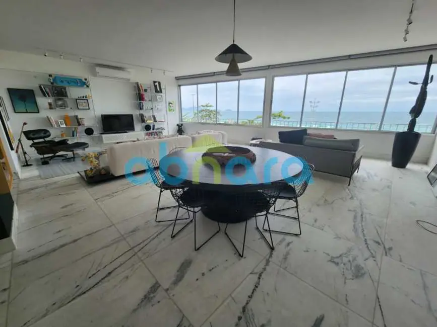 Foto 2 de Apartamento com 3 quartos à venda, 210m2 em Rio De Janeiro - RJ
