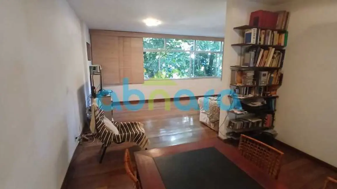 Apartamento com 3 quartos à venda, 130m2 em Rio De Janeiro - RJ - imagem 2 Foto 2 de Apartamento com 3 quartos à venda, 130m2 em Rio De Janeiro - RJ