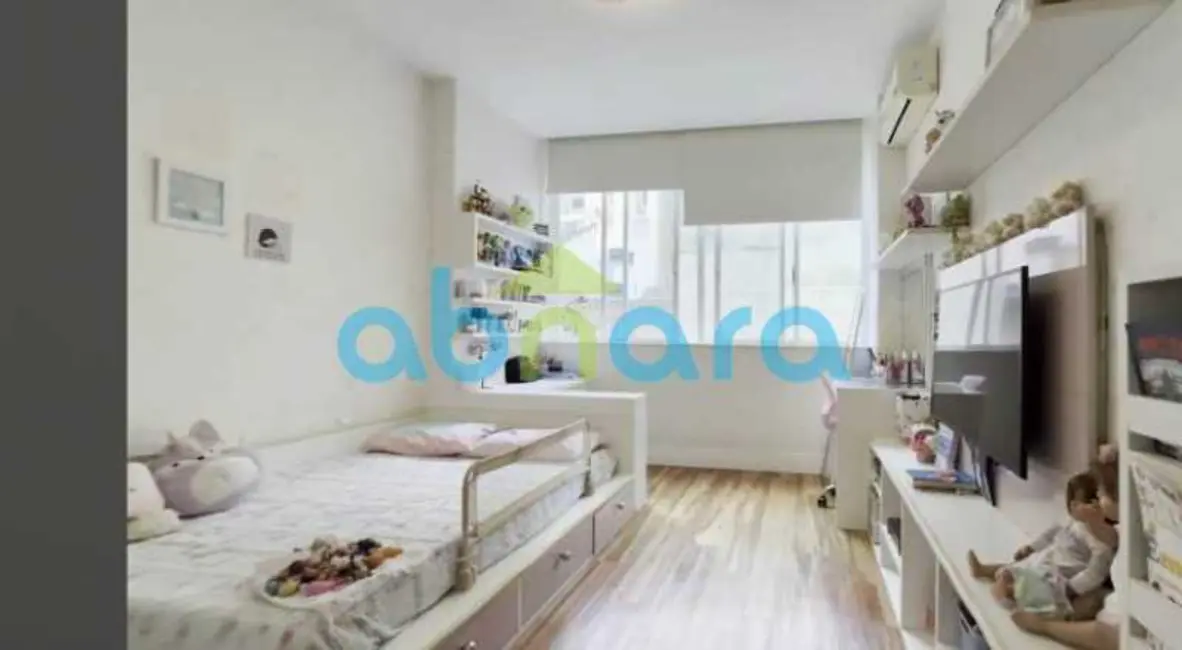 Apartamento com 3 quartos à venda, 180m2 em Rio De Janeiro - RJ - imagem 9 Foto 9 de Apartamento com 3 quartos à venda, 180m2 em Rio De Janeiro - RJ