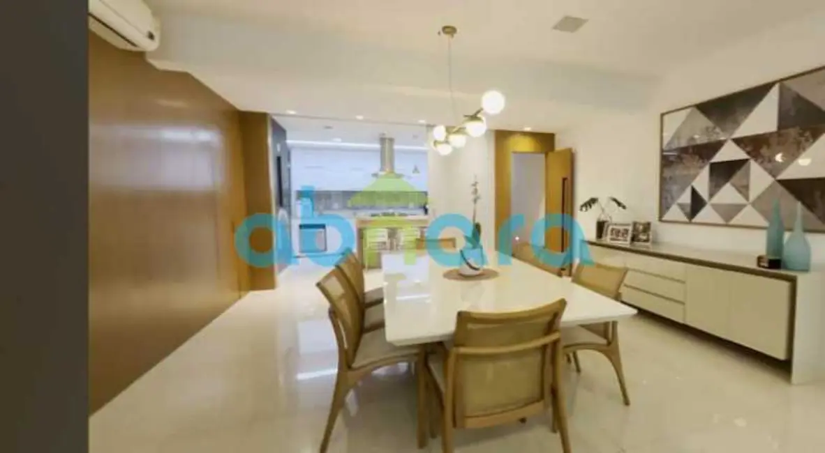 Apartamento com 3 quartos à venda, 180m2 em Rio De Janeiro - RJ - imagem 2 Foto 2 de Apartamento com 3 quartos à venda, 180m2 em Rio De Janeiro - RJ