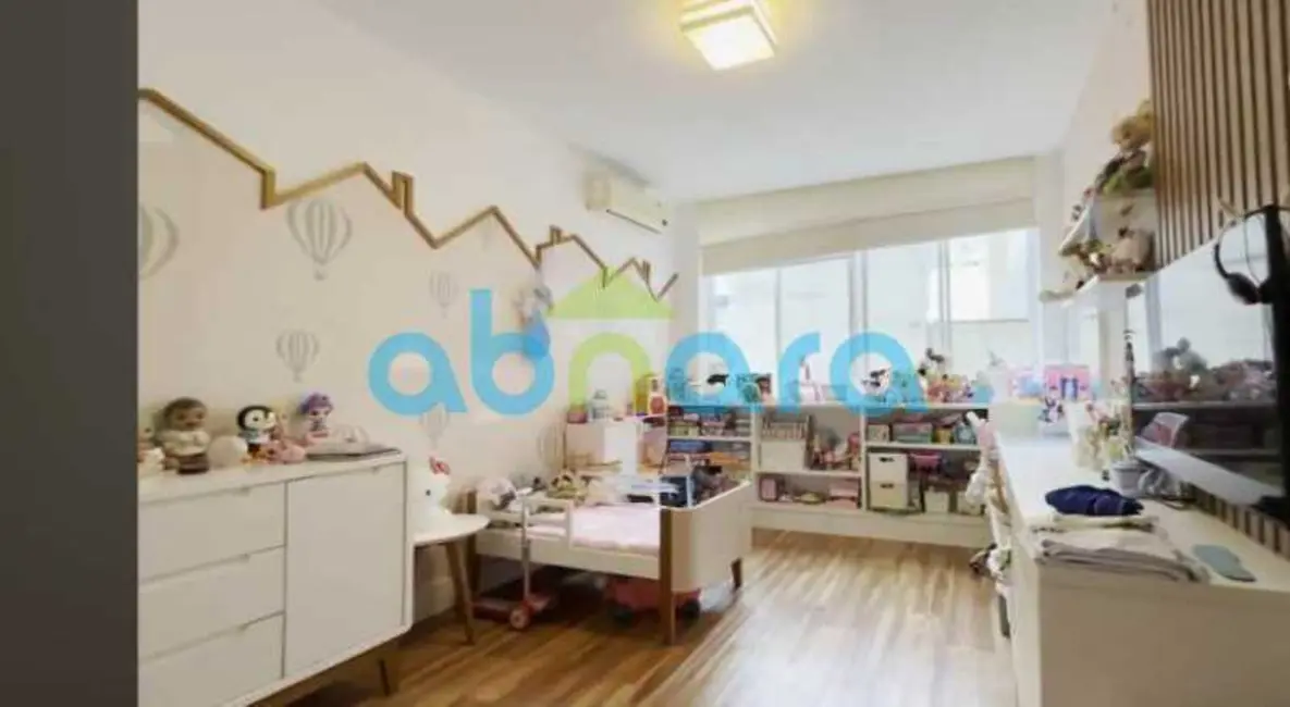 Apartamento com 3 quartos à venda, 180m2 em Rio De Janeiro - RJ - imagem 5 Foto 5 de Apartamento com 3 quartos à venda, 180m2 em Rio De Janeiro - RJ