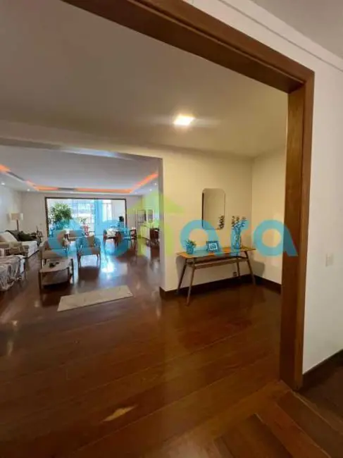 Apartamento com 3 quartos à venda, 280m2 em Rio De Janeiro - RJ - imagem 5 Foto 5 de Apartamento com 3 quartos à venda, 280m2 em Rio De Janeiro - RJ