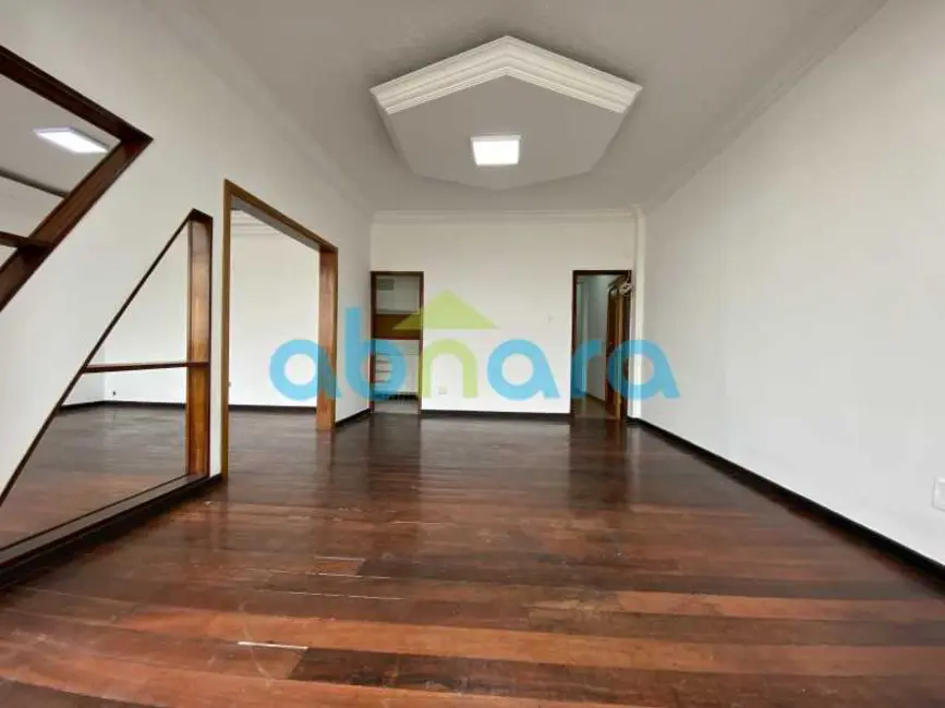 Apartamento com 3 quartos à venda, 285m2 em Rio De Janeiro - RJ - imagem 5 Foto 5 de Apartamento com 3 quartos à venda, 285m2 em Rio De Janeiro - RJ