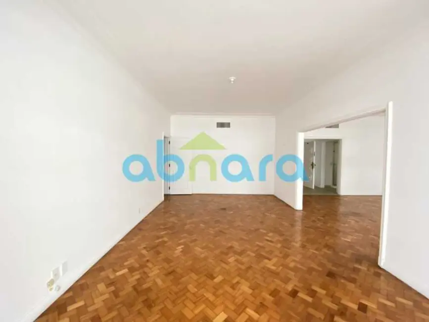 Apartamento com 4 quartos à venda, 330m2 em Rio De Janeiro - RJ - imagem 4 Foto 4 de Apartamento com 4 quartos à venda, 330m2 em Rio De Janeiro - RJ