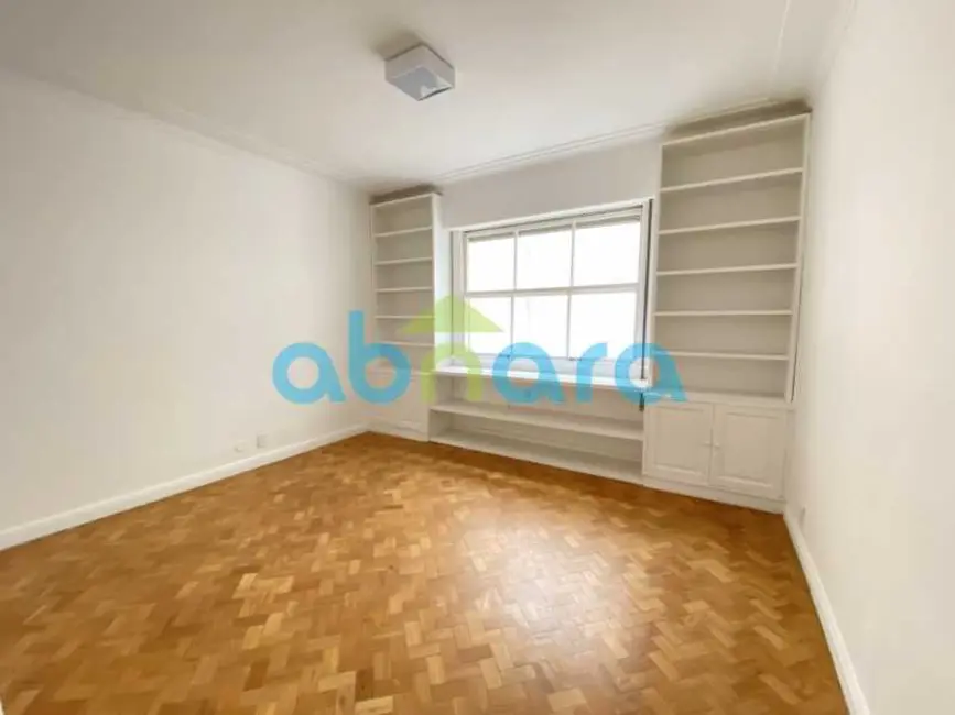 Apartamento com 4 quartos à venda, 330m2 em Rio De Janeiro - RJ - imagem 9 Foto 9 de Apartamento com 4 quartos à venda, 330m2 em Rio De Janeiro - RJ