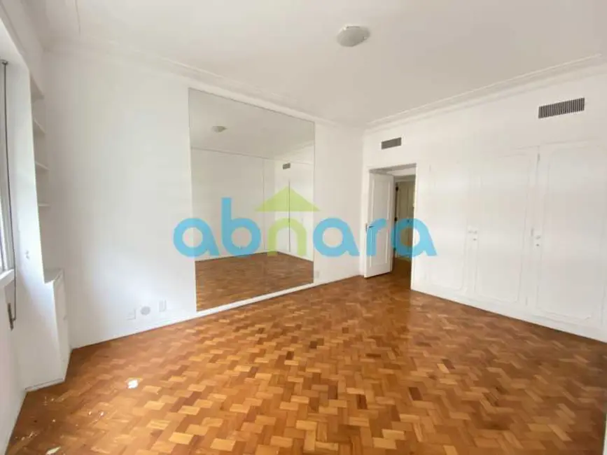Apartamento com 4 quartos à venda, 330m2 em Rio De Janeiro - RJ - imagem 5 Foto 5 de Apartamento com 4 quartos à venda, 330m2 em Rio De Janeiro - RJ