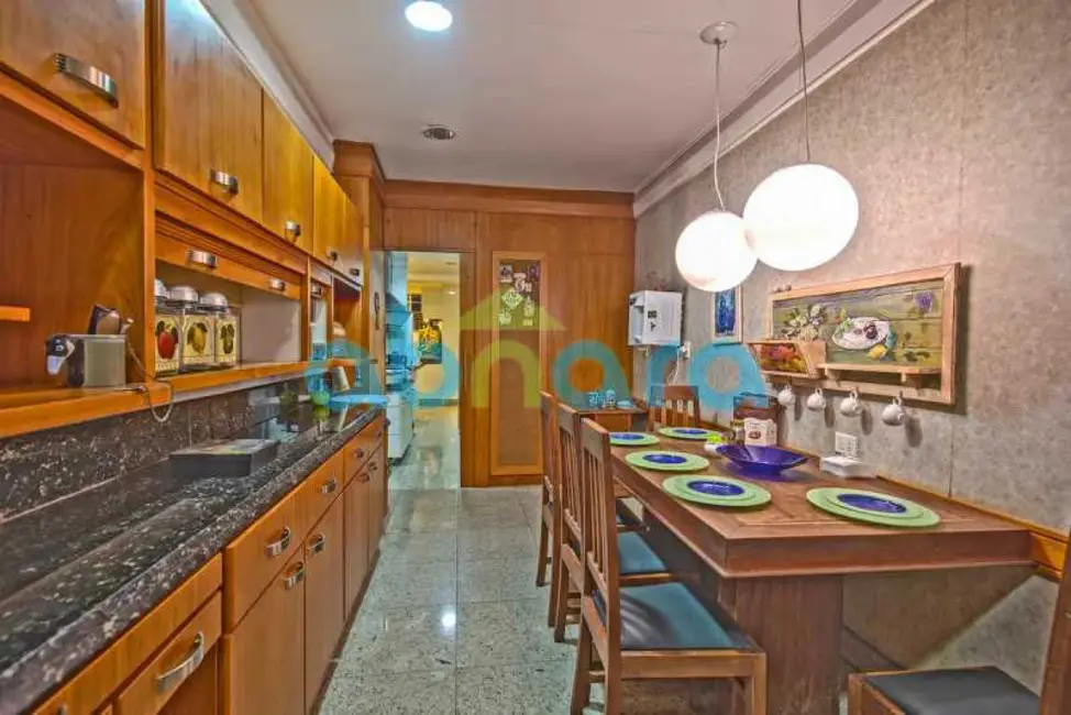 Apartamento com 4 quartos à venda, 260m2 em Rio De Janeiro - RJ - imagem 4 Foto 4 de Apartamento com 4 quartos à venda, 260m2 em Rio De Janeiro - RJ