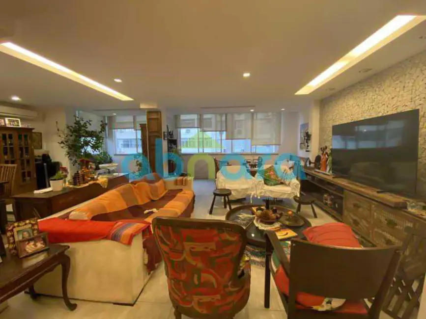 Foto 3 de Apartamento com 4 quartos à venda, 200m2 em Rio De Janeiro - RJ