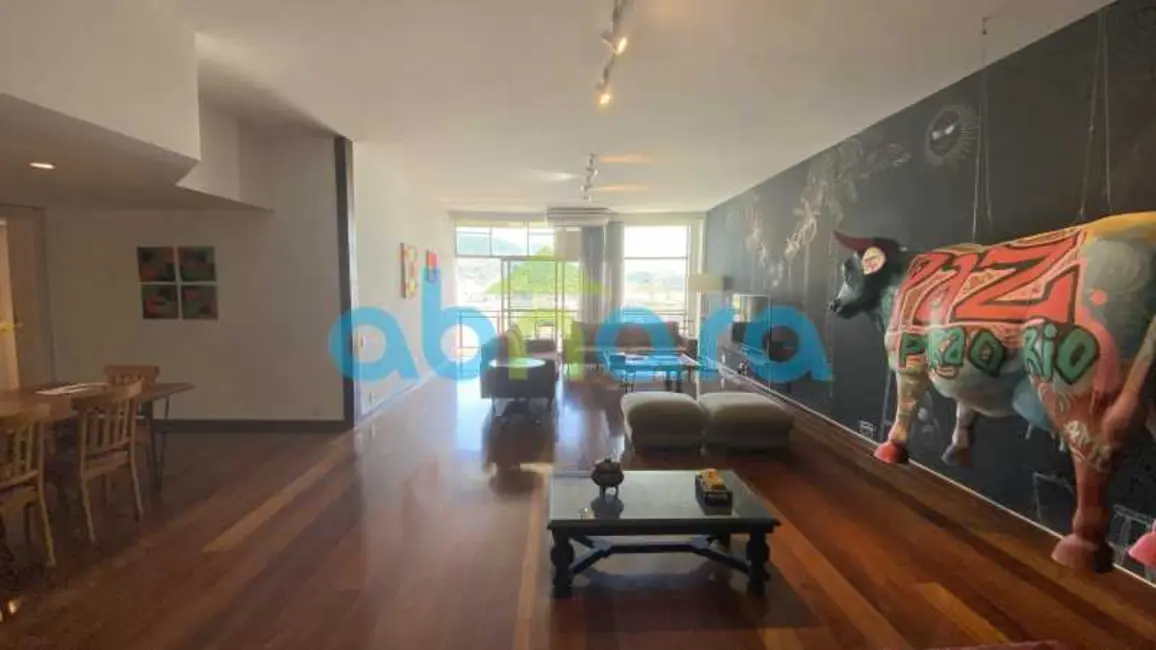 Foto 3 de Apartamento com 4 quartos à venda, 250m2 em Rio De Janeiro - RJ