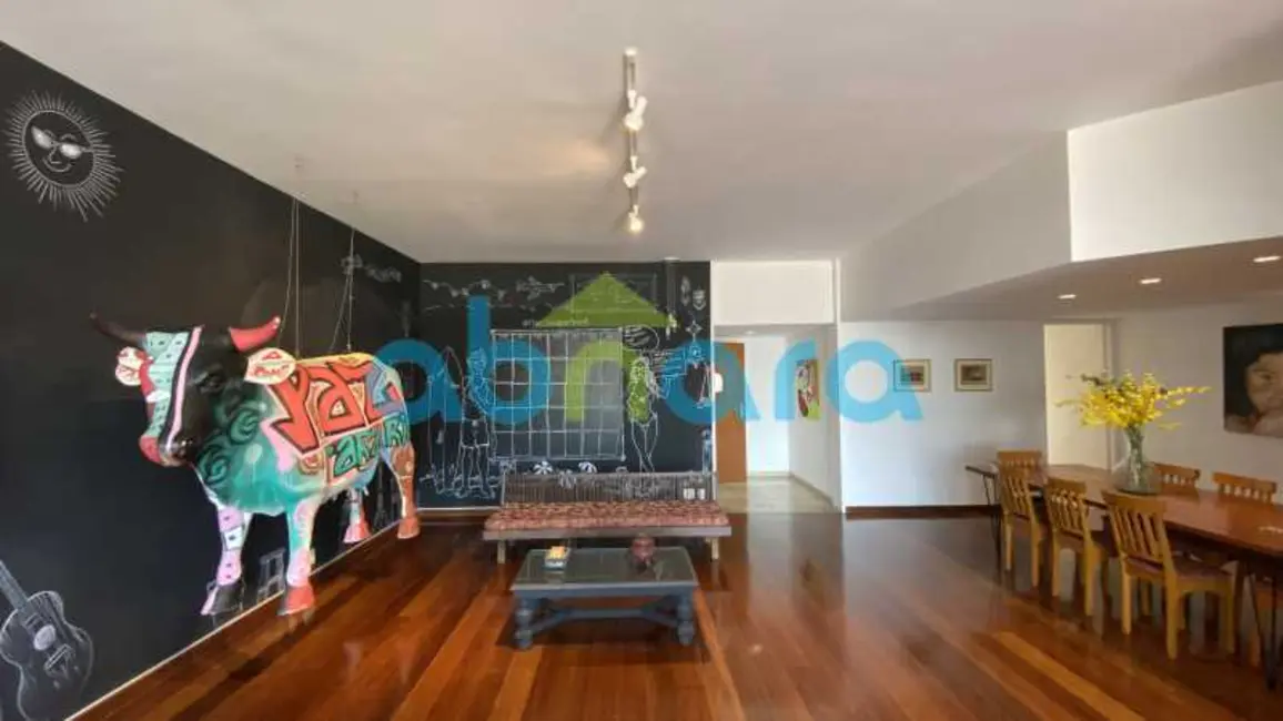 Foto 4 de Apartamento com 4 quartos à venda, 250m2 em Rio De Janeiro - RJ