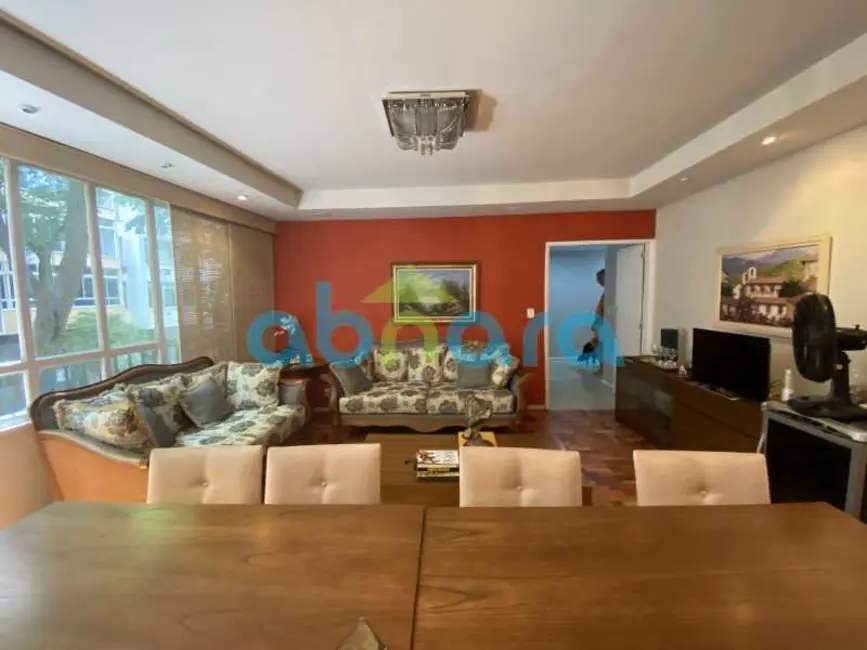 Apartamento com 4 quartos à venda, 210m2 em Rio De Janeiro - RJ - imagem 3 Foto 3 de Apartamento com 4 quartos à venda, 210m2 em Rio De Janeiro - RJ