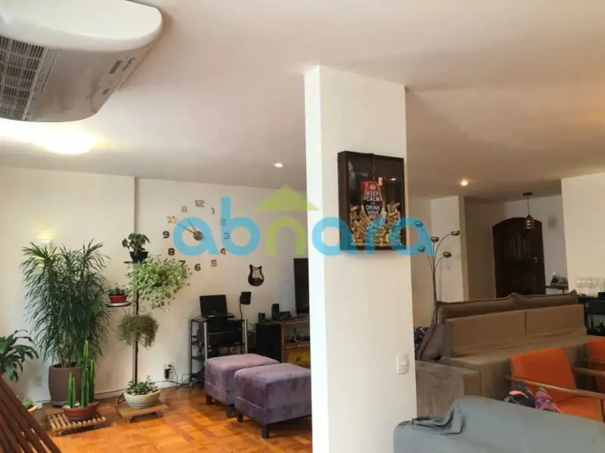 Apartamento com 4 quartos à venda, 200m2 em Rio De Janeiro - RJ - imagem 3 Foto 3 de Apartamento com 4 quartos à venda, 200m2 em Rio De Janeiro - RJ