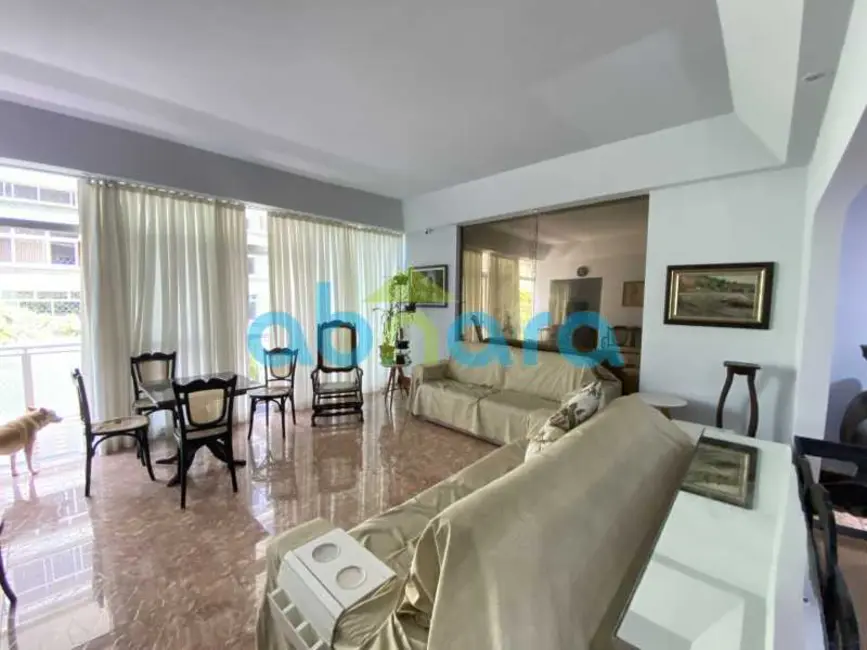 Foto 2 de Apartamento com 4 quartos à venda, 250m2 em Rio De Janeiro - RJ