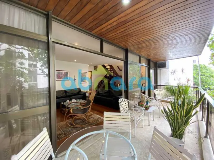 Apartamento com 4 quartos à venda, 210m2 em Rio De Janeiro - RJ - imagem 5 Foto 5 de Apartamento com 4 quartos à venda, 210m2 em Rio De Janeiro - RJ
