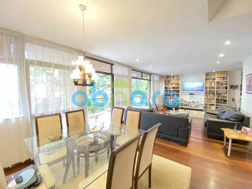 Apartamento com 4 quartos à venda, 210m2 em Rio De Janeiro - RJ - imagem 3 Foto 3 de Apartamento com 4 quartos à venda, 210m2 em Rio De Janeiro - RJ