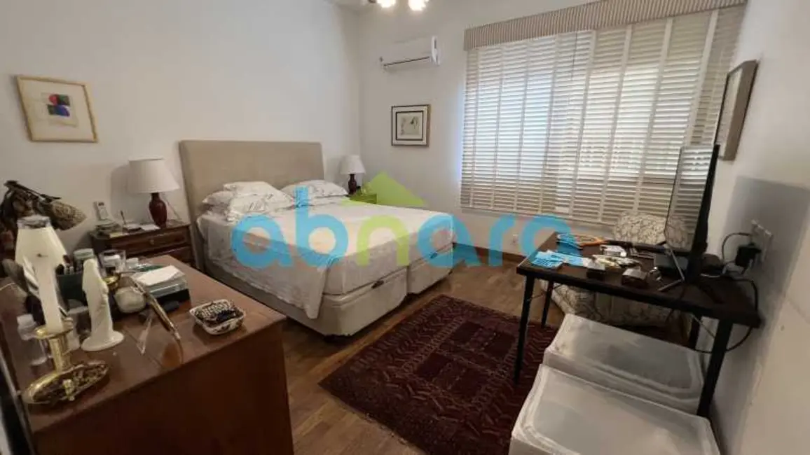 Apartamento com 5 quartos à venda, 260m2 em Rio De Janeiro - RJ - imagem 8 Foto 8 de Apartamento com 5 quartos à venda, 260m2 em Rio De Janeiro - RJ