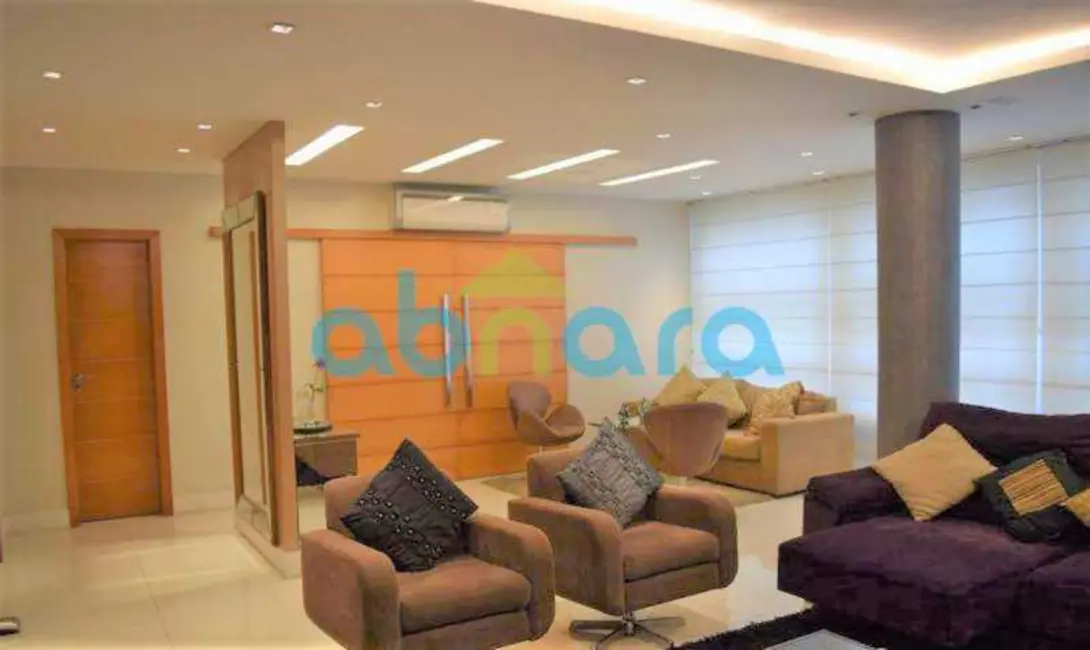 Foto 2 de Apartamento com 5 quartos à venda, 300m2 em Rio De Janeiro - RJ