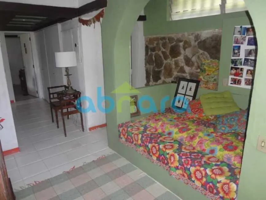 Casa com 4 quartos à venda, 384m2 em Rio De Janeiro - RJ - imagem 5 Foto 5 de Casa com 4 quartos à venda, 384m2 em Rio De Janeiro - RJ