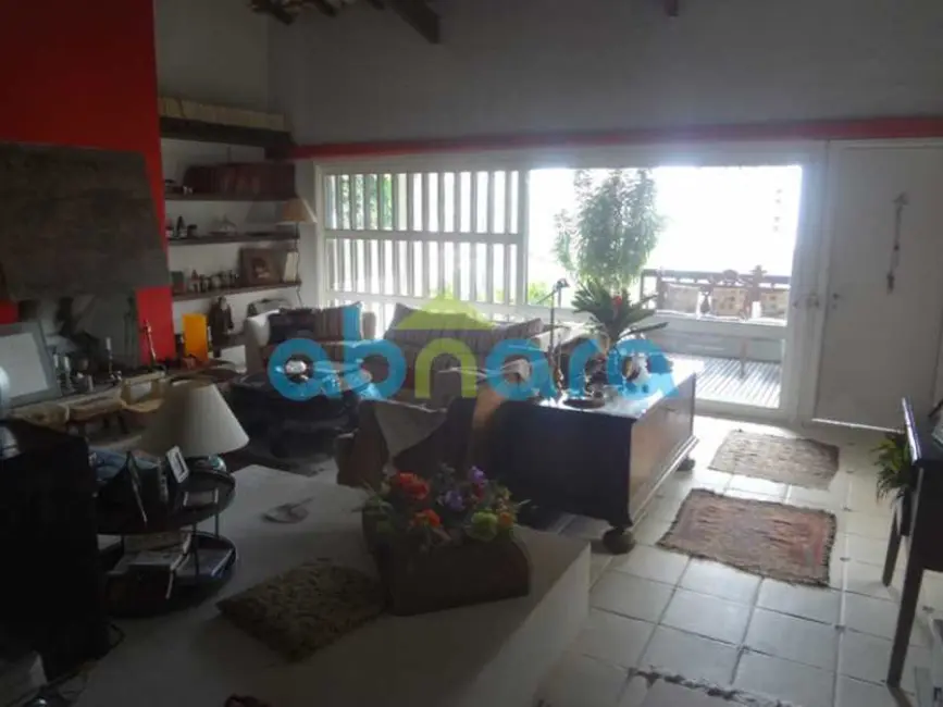 Casa com 4 quartos à venda, 384m2 em Rio De Janeiro - RJ - imagem 3 Foto 3 de Casa com 4 quartos à venda, 384m2 em Rio De Janeiro - RJ