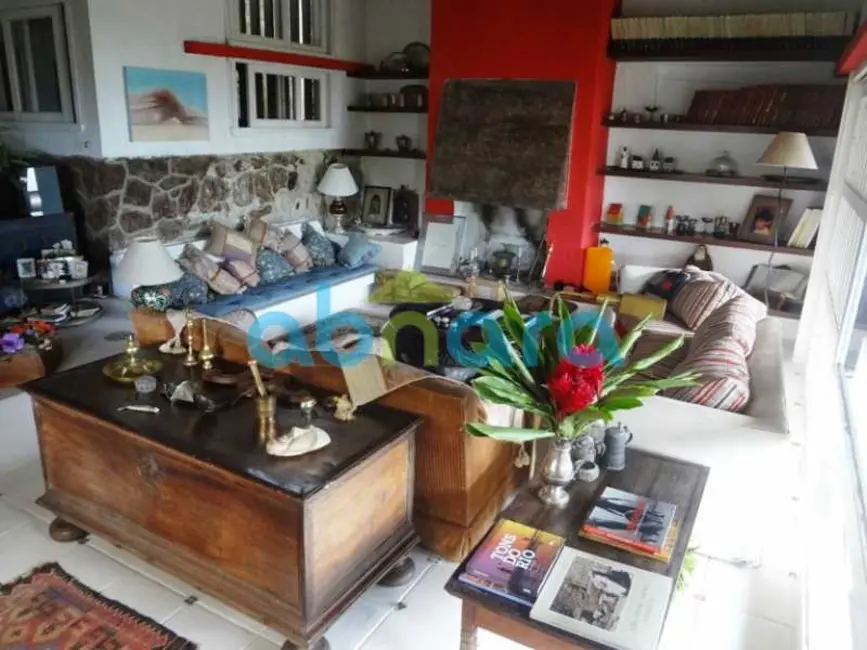 Casa com 4 quartos à venda, 384m2 em Rio De Janeiro - RJ - imagem 1 Foto 1 de Casa com 4 quartos à venda, 384m2 em Rio De Janeiro - RJ