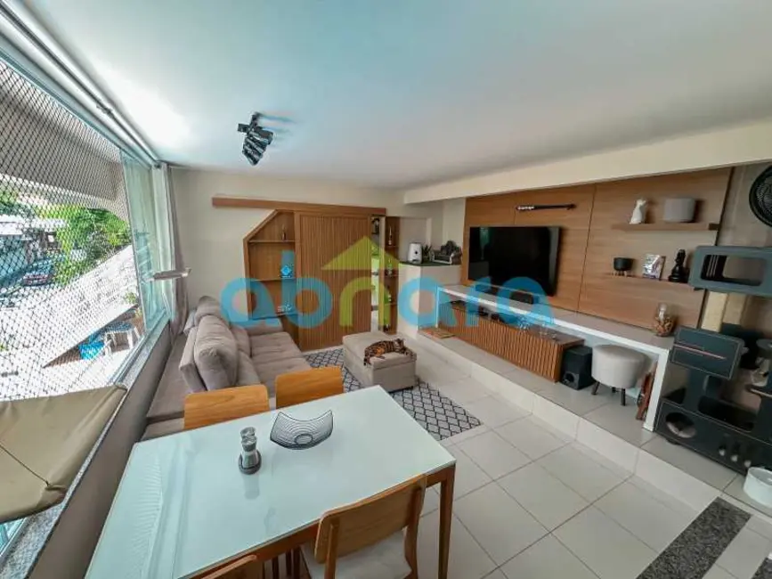 Casa com 4 quartos à venda, 440m2 em Rio De Janeiro - RJ - imagem 2 Foto 2 de Casa com 4 quartos à venda, 440m2 em Rio De Janeiro - RJ