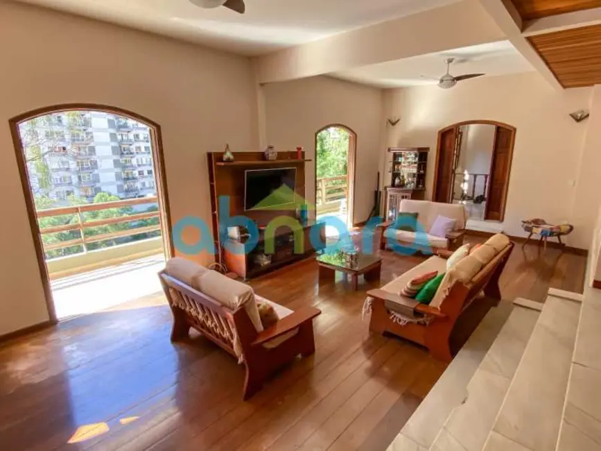 Casa com 4 quartos à venda, 440m2 em Rio De Janeiro - RJ - imagem 6 Foto 6 de Casa com 4 quartos à venda, 440m2 em Rio De Janeiro - RJ