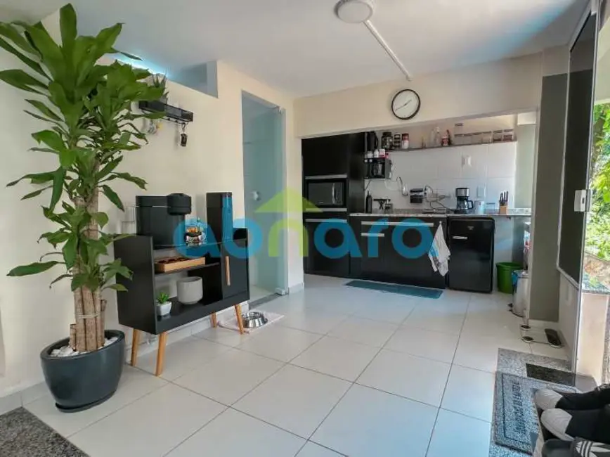 Casa com 4 quartos à venda, 440m2 em Rio De Janeiro - RJ - imagem 3 Foto 3 de Casa com 4 quartos à venda, 440m2 em Rio De Janeiro - RJ