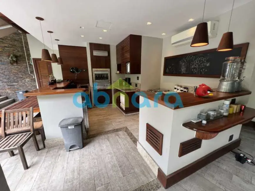 Foto 3 de Casa com 5 quartos à venda, 800m2 em Rio De Janeiro - RJ