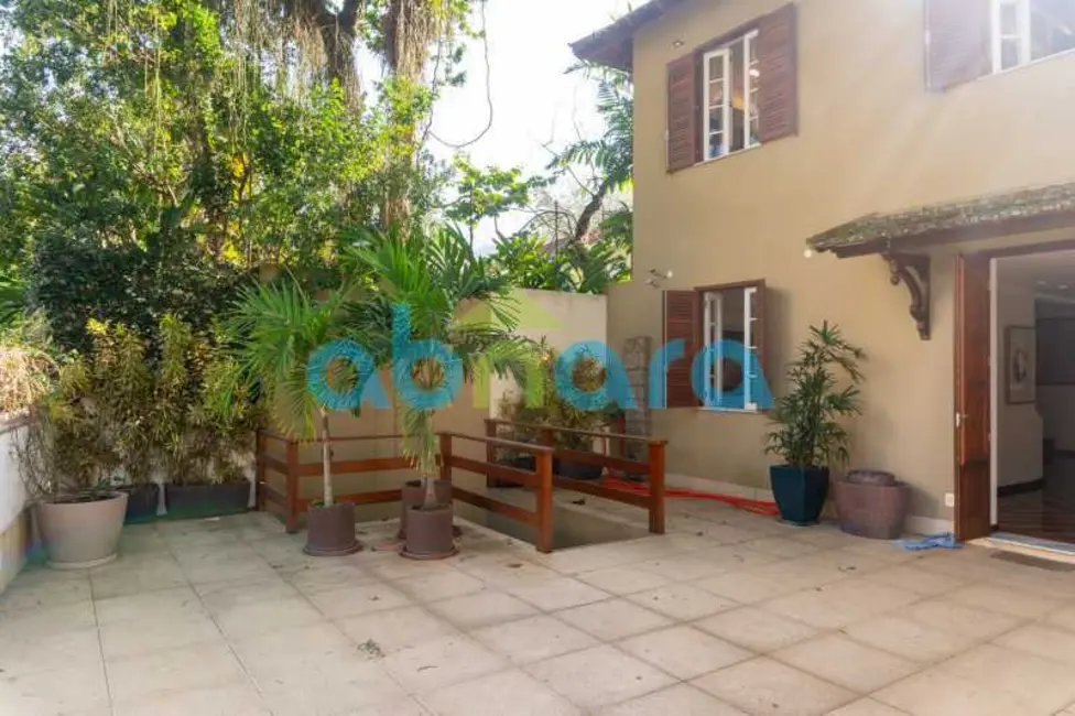 Foto 2 de Casa com 6 quartos à venda, 258m2 em Rio De Janeiro - RJ