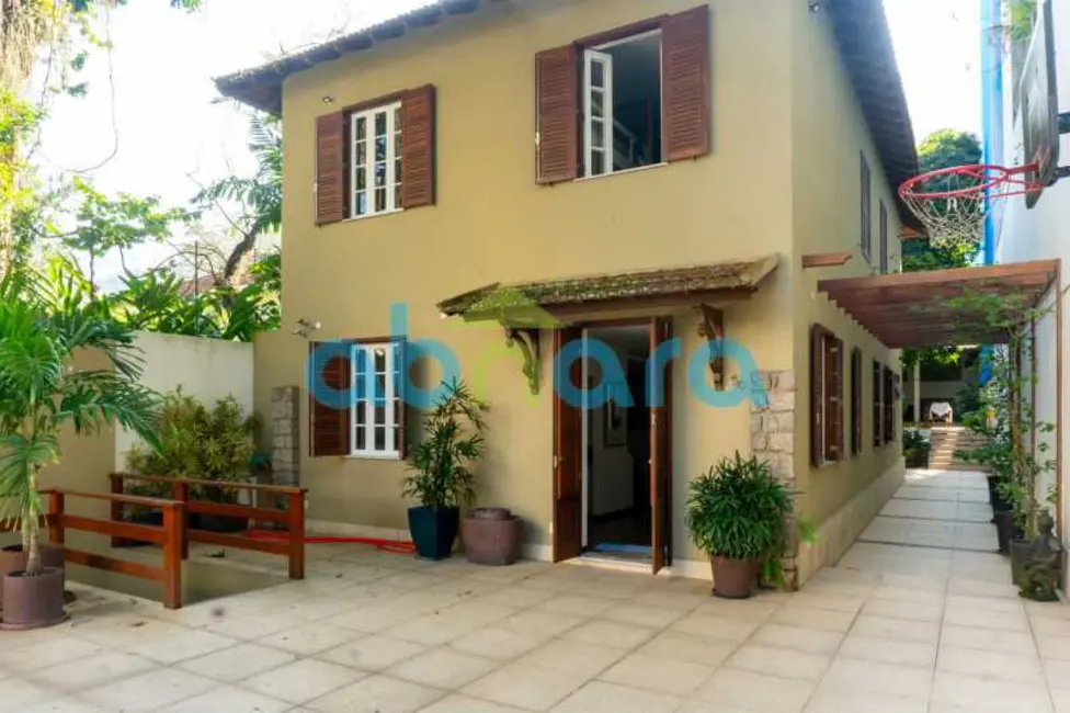 Foto 1 de Casa com 6 quartos à venda, 258m2 em Rio De Janeiro - RJ