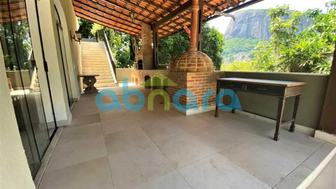 Casa de Condomínio com 11 quartos à venda, 1835m2 em Rio De Janeiro - RJ - imagem 4 Foto 4 de Casa de Condomínio com 11 quartos à venda, 1835m2 em Rio De Janeiro - RJ