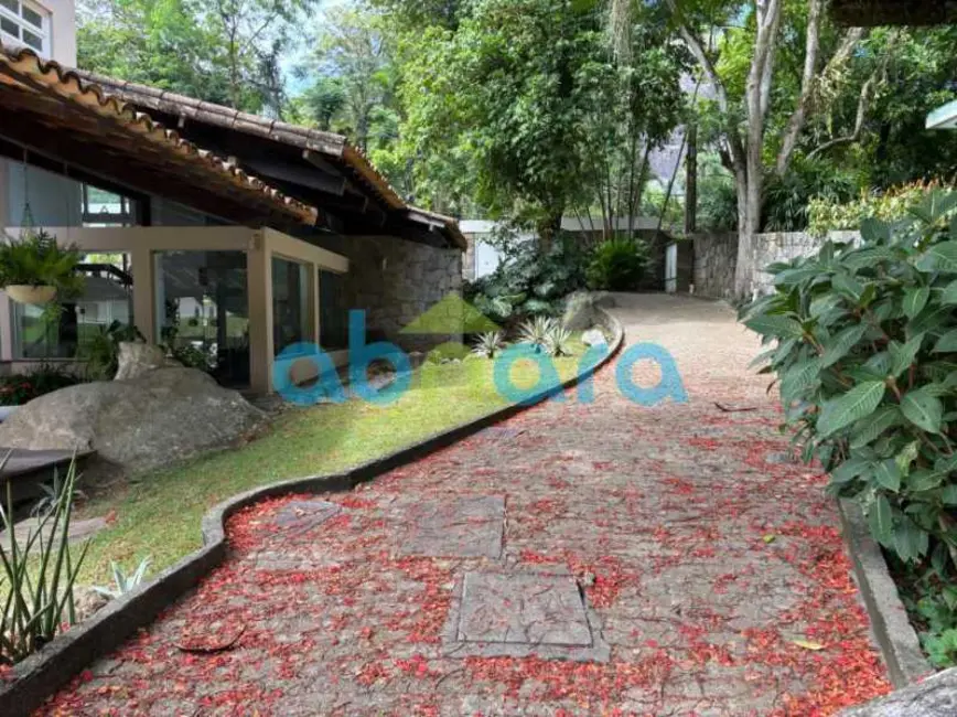 Casa de Condomínio com 5 quartos à venda, 619m2 em Rio De Janeiro - RJ - imagem 2 Foto 2 de Casa de Condomínio com 5 quartos à venda, 619m2 em Rio De Janeiro - RJ