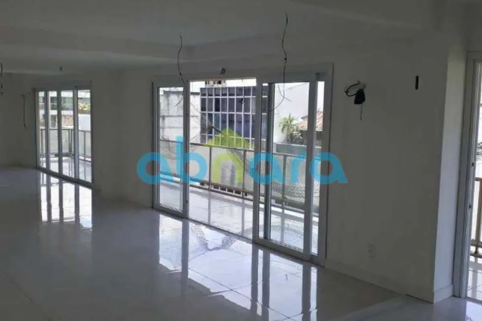 Foto 1 de Cobertura com 4 quartos à venda, 600m2 em Rio De Janeiro - RJ