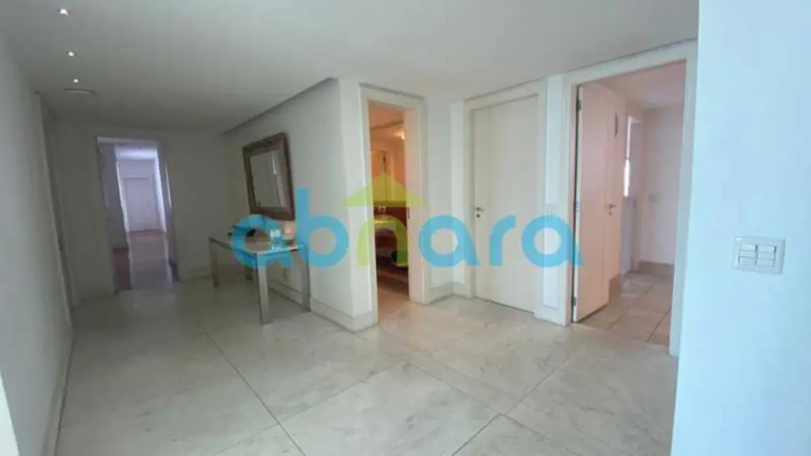 Cobertura com 4 quartos à venda, 680m2 em Rio De Janeiro - RJ - imagem 9 Foto 9 de Cobertura com 4 quartos à venda, 680m2 em Rio De Janeiro - RJ