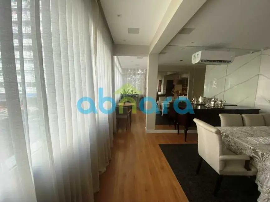 Foto 3 de Apartamento com 5 quartos à venda, 216m2 em Rio De Janeiro - RJ