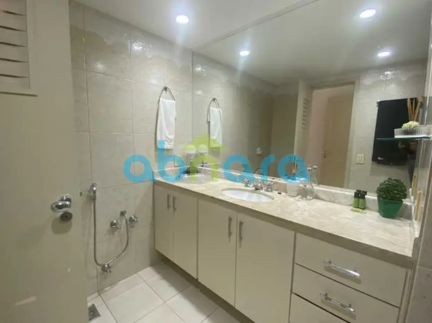 Foto 9 de Apartamento com 2 quartos à venda, 130m2 em Rio De Janeiro - RJ