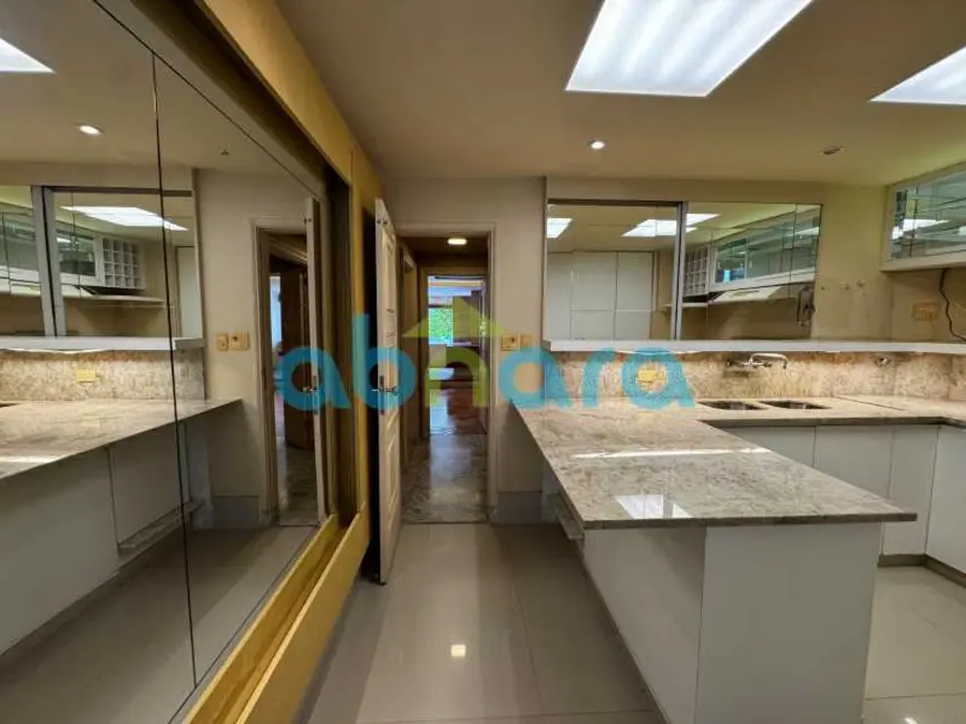 Apartamento com 4 quartos à venda, 190m2 em Rio De Janeiro - RJ - imagem 9 Foto 9 de Apartamento com 4 quartos à venda, 190m2 em Rio De Janeiro - RJ