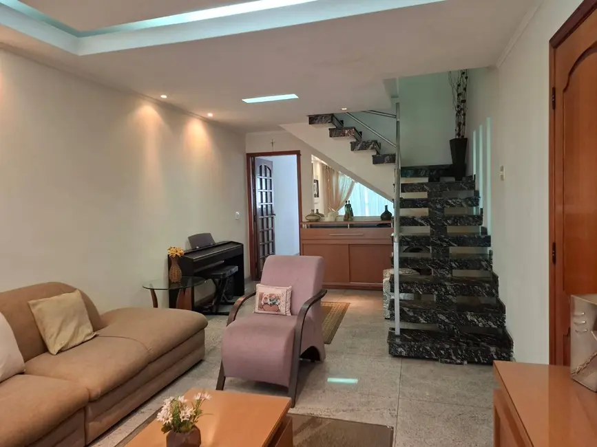 Foto 3 de Casa com 3 quartos à venda, 216m2 em Jardim Textil, São Paulo - SP