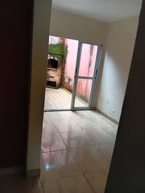 Sobrado com 3 quartos para alugar, 150m2 em Jardim Piqueroby, São Paulo - SP - imagem 3 Foto 3 de Sobrado com 3 quartos para alugar, 150m2 em Jardim Piqueroby, São Paulo - SP