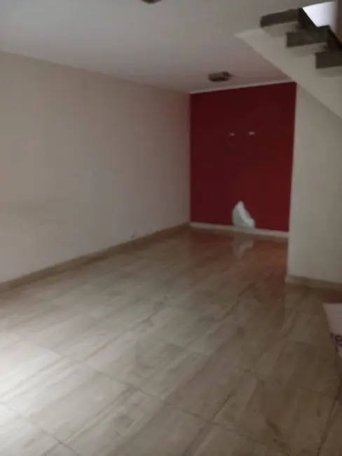 Sobrado com 3 quartos para alugar, 150m2 em Jardim Piqueroby, São Paulo - SP - imagem 5 Foto 5 de Sobrado com 3 quartos para alugar, 150m2 em Jardim Piqueroby, São Paulo - SP
