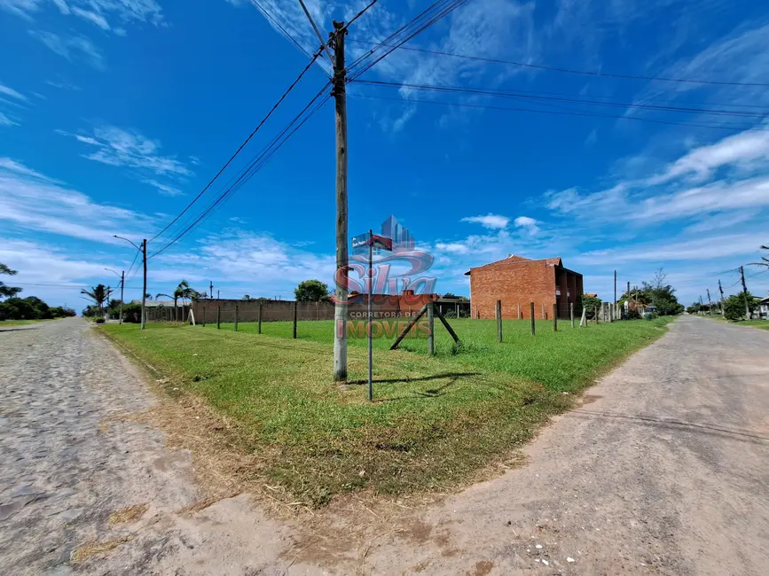 Foto 1 de Terreno / Lote à venda, 662m2 em Imbe - RS