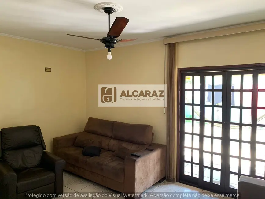 Casa com 3 quartos para alugar, 250m2 em Chácaras Rurais Santa Maria, Jacarei - SP - imagem 5 Foto 5 de Casa com 3 quartos para alugar, 250m2 em Chácaras Rurais Santa Maria, Jacarei - SP